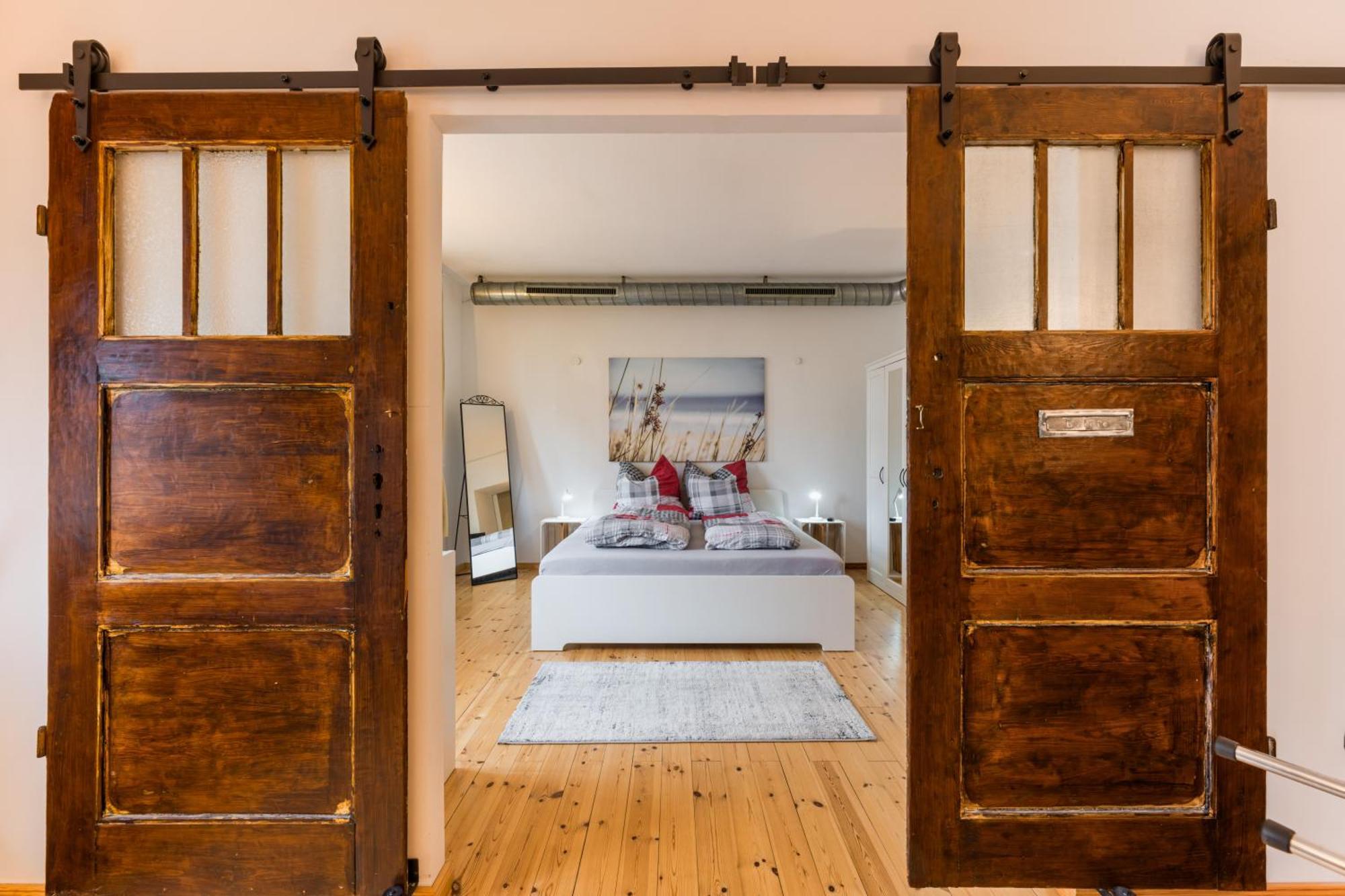 Exklusive Und Grosszuegige Wohnung 140 Qm In Magdeburg Top-Lage Mit Kicker Fuer Bis Zu 8 Personen 外观 照片